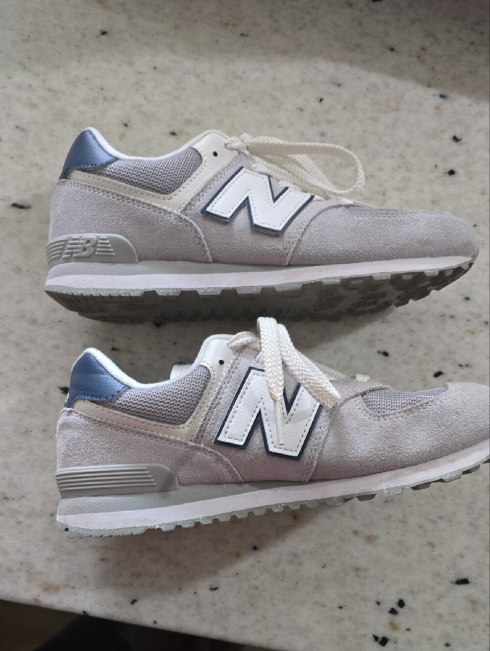New Balance Kids Sneakers in Light Gray and White with Navy Accents - Picture 3 of 6